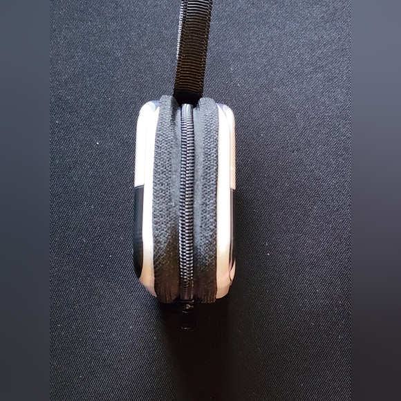 Polaroid Earbud Case - Picture 3 of 3